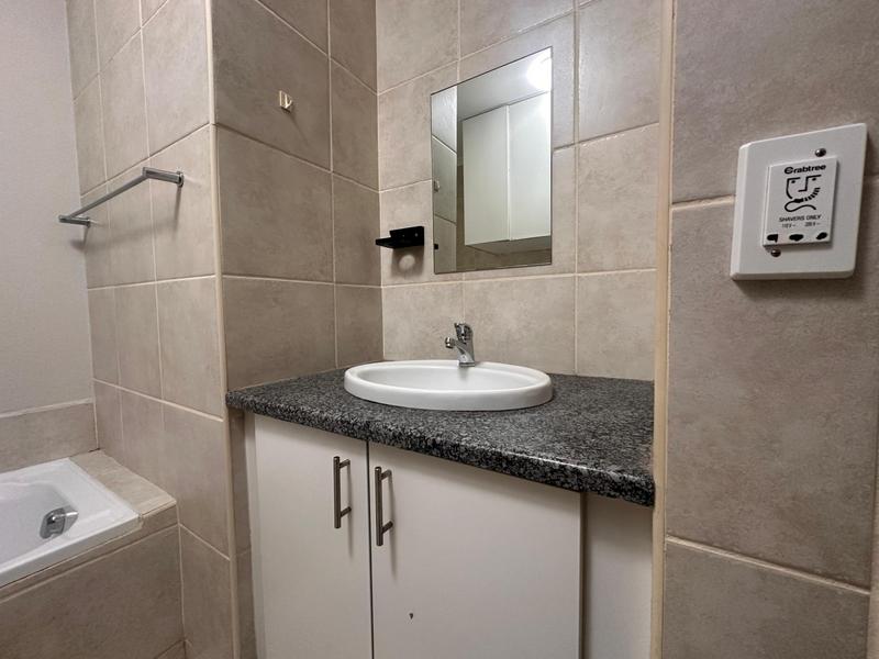 To Let 2 Bedroom Property for Rent in Burgundy Estate Western Cape